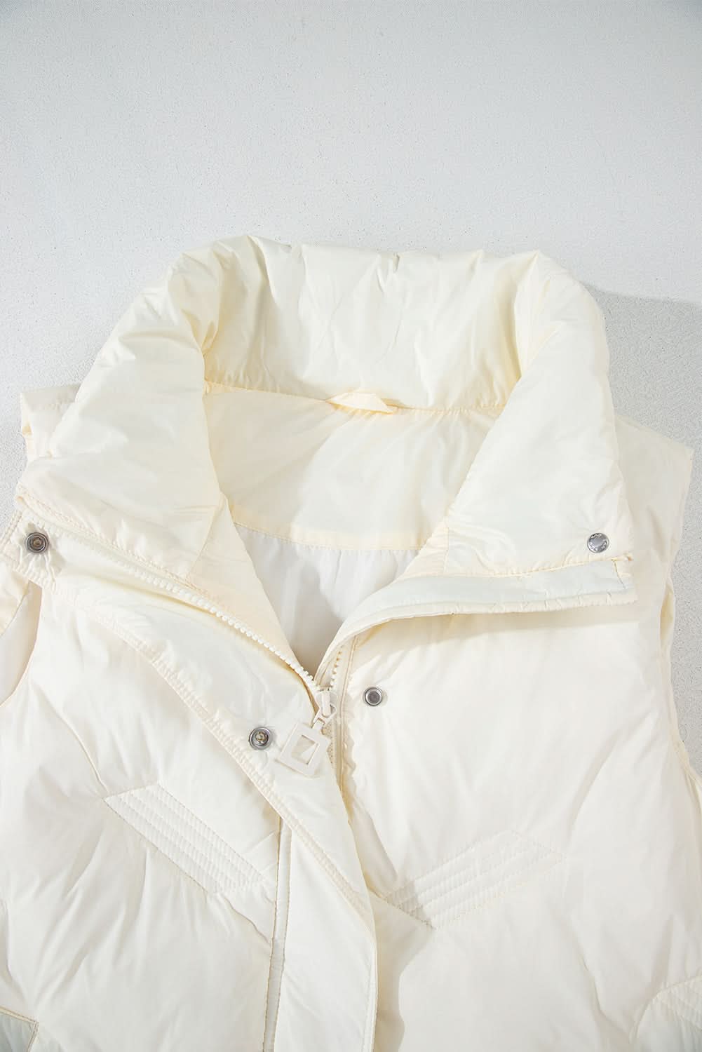 Chic white quilted vest with zip - Love Salve